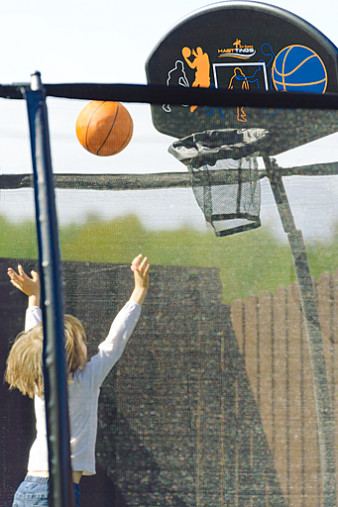 Батут Hasttings Air Game Basketball 15FT (4,6 м) "зеленый" с баскетбольным кольцом + внутренней сеткой и двухсторонним защитным матом (зеленый/синий)