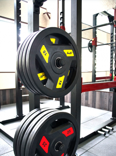 Набор 150 кг. черных олимпийских обрезиненных дисков AeroFit AFPLC 1.25-20KG с 3-мя хватами. Посадочное кольцо из нержавеющей стали, Ø 51,5 мм.